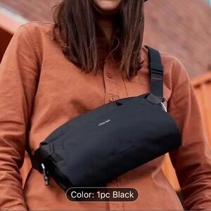 Stylish Black Unisex Crossbody Bag